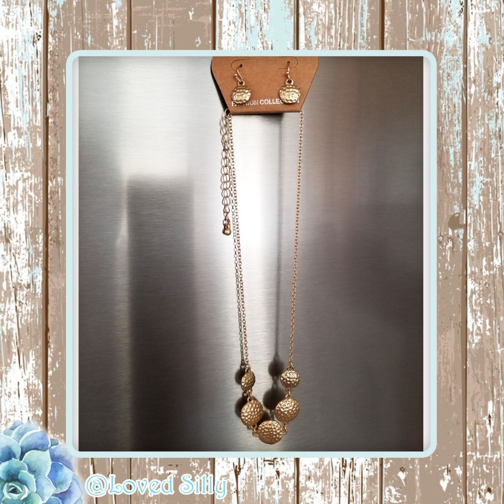 NWT Matte Gold textured necklace & earrings